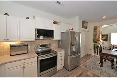 1059  Stratford Ct #201, Racine, WI 53406 - Photo 9