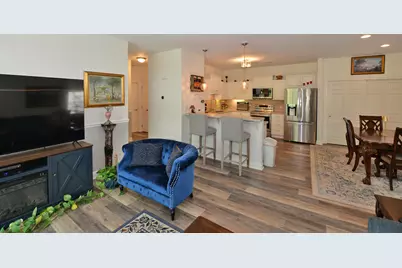 1059  Stratford Ct #201, Racine, WI 53406 - Photo 3