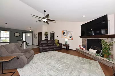 241  Silver Fox Dr, Kewaskum, WI 53040 - Photo 9