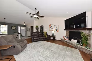 241 Silver Fox Dr, Kewaskum, WI 53040 - Photo 9