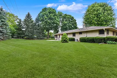 895  Copenhill Dr, Brookfield, WI 53186 - Photo 7