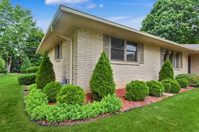 895  Copenhill Dr, Brookfield, WI 53186 - Photo 5