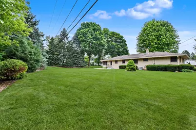 895  Copenhill Dr, Brookfield, WI 53186 - Photo 9