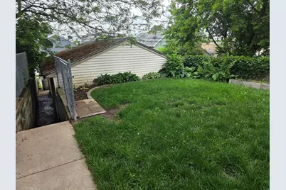 331 E Deer Pl, Milwaukee, WI 53207 - Photo 3