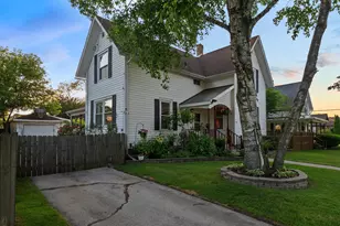 936 N 15th St, Manitowoc, WI 54220 - Photo 3