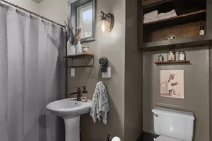 936 N 15th St, Manitowoc, WI 54220 - Photo 11