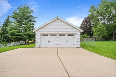 1105  Barnes St, Delavan, WI 53115 - Photo 3