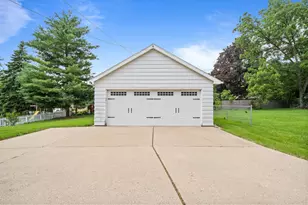 1105 Barnes St, Delavan, WI 53115 - Photo 3