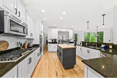 N51W19090  Crest View Ter, Menomonee Falls, WI 53051 - Photo 7
