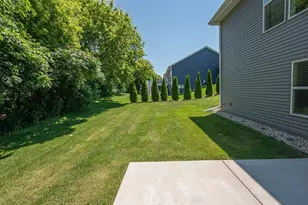 792 Willow Bend Dr, Racine, WI 53185 - Photo 39