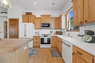 1758 Bess Ct, Oconomowoc, WI 53066 - Photo 5