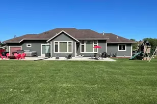 W319S9145 Lauren's Pkwy, Mukwonago, WI 53149 - Photo 5