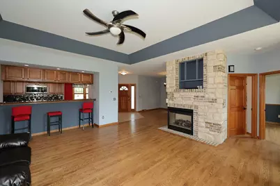 3406 W Villa Dr, Franklin, WI 53132 - Photo 5