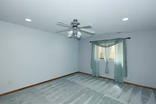 3406 W Villa Dr, Franklin, WI 53132 - Photo 15