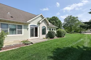 3406 W Villa Dr, Franklin, WI 53132 - Photo 9
