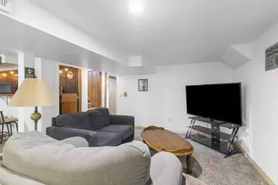 7934 N Edgeworth Dr, Milwaukee, WI 53223 - Photo 11