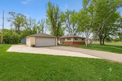 7934 N Edgeworth Dr, Milwaukee, WI 53223 - Photo 15