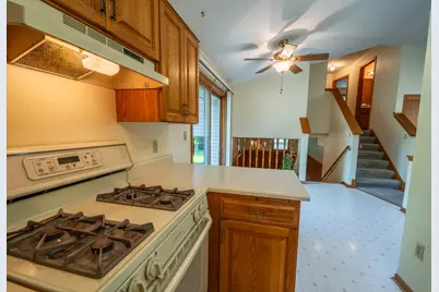 9601 W Darnel Ave, Milwaukee, WI 53224 - Photo 13