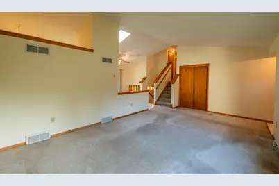9601 W Darnel Ave, Milwaukee, WI 53224 - Photo 5