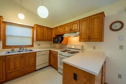 9601 W Darnel Ave, Milwaukee, WI 53224 - Photo 11