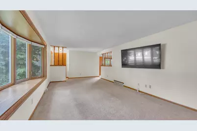 1723  Hilltop Dr, Sheboygan, WI 53081 - Photo 9
