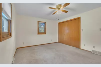 1723  Hilltop Dr, Sheboygan, WI 53081 - Photo 11