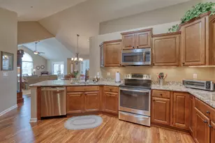 W250N5002 William Dr, Sussex, WI 53072 - Photo 11