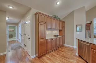 W250N5002 William Dr, Sussex, WI 53072 - Photo 15