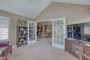 W250N5002 William Dr, Sussex, WI 53072 - Photo 27