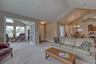 W250N5002 William Dr, Sussex, WI 53072 - Photo 9