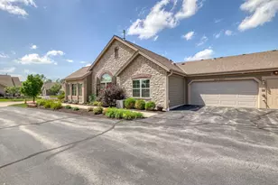 W250N5002 William Dr, Sussex, WI 53072 - Photo 5
