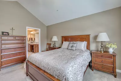 W250N5002  William Dr, Sussex, WI 53072 - Photo 17