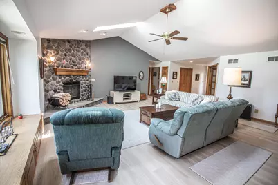 214 S Cottrell Dr, Saukville, WI 53080 - Photo 7