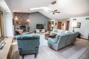 214 S Cottrell Dr, Saukville, WI 53080 - Photo 7