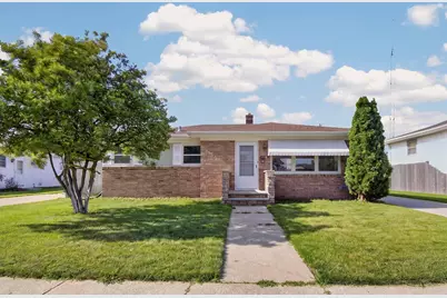1008  Saxony Dr, Racine, WI 53402 - Photo 3