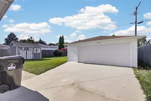 1008 Saxony Dr, Racine, WI 53402 - Photo 23