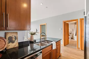 1550 E Royall Pl, Milwaukee, WI 53202 - Photo 5