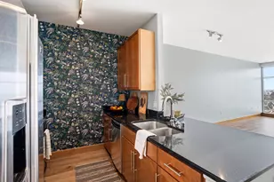 1550 E Royall Pl, Milwaukee, WI 53202 - Photo 7