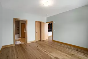 1550 E Royall Pl, Milwaukee, WI 53202 - Photo 9