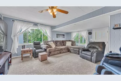 1151  Franklin Dr, Cleveland, WI 53015 - Photo 7