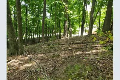 1041  Woods Edge Dr, Hartford, WI 53027 - Photo 7