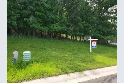1041  Woods Edge Dr, Hartford, WI 53027 - Photo 3