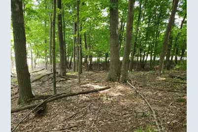 1041  Woods Edge Dr, Hartford, WI 53027 - Photo 5