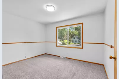 30012  Meadow Dr, Burlington, WI 53105 - Photo 9