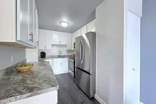 6322 S 20th St, Milwaukee, WI 53221 - Photo 9