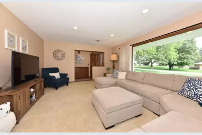 12765  Winthrop Ct, Brookfield, WI 53005 - Photo 5
