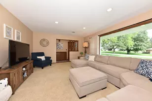 12765 Winthrop Ct, Brookfield, WI 53005 - Photo 5
