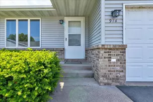 914 Northern Sands Pl, Onalaska, WI 54650 - Photo 3