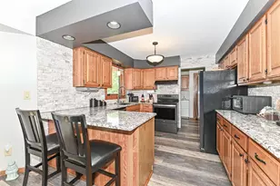 4105 W McGinnis Dr, Franklin, WI 53132 - Photo 9