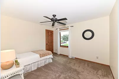4105 W McGinnis Dr, Franklin, WI 53132 - Photo 17